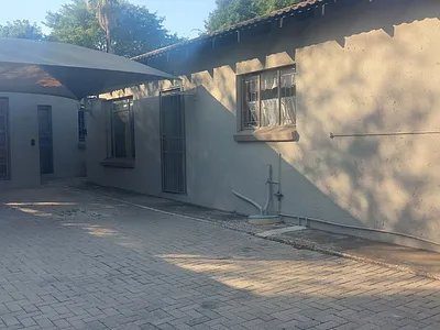 3 Bedroom House For Sale in Polokwane - c6G0.webp