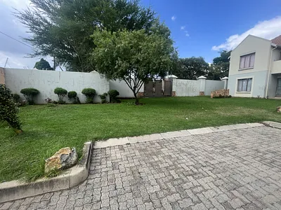 2 Bedroom Townhouse For Sale in Kempton Park - 4KIr.webp