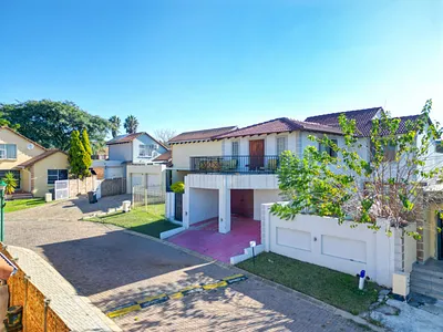 4 Bedroom House For Sale in Sandton - 0mKM.webp