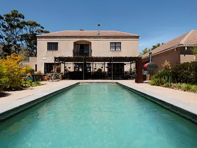 4 Bedroom House For Sale in Somerset West - ykIj.webp