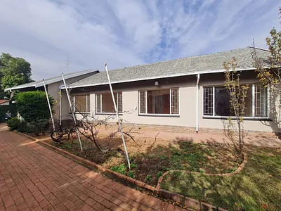 4 Bedroom House For Sale in Alberton - iwqM.webp