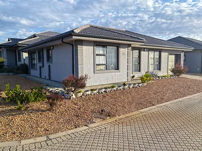 3 Bedroom Townhouse For Sale in Mossel Bay - 5gNN.webp