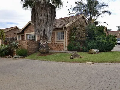 2 Bedroom Townhouse For Sale in Edenvale - 09t7.webp