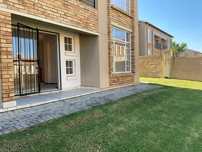 2 Bedroom Apartment For Sale in Roodepoort - GZNR.webp