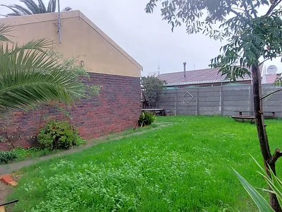 2 Bedroom House For Sale in Gordons Bay - IJtY.webp