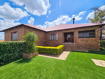4 Bedroom House For Sale in Lydenburg - EXPb.webp