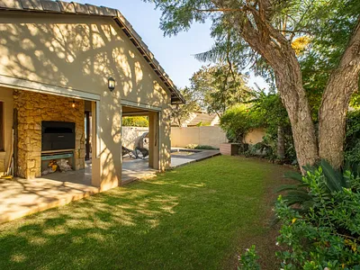3 Bedroom House For Sale in Sandton - OZlH.webp