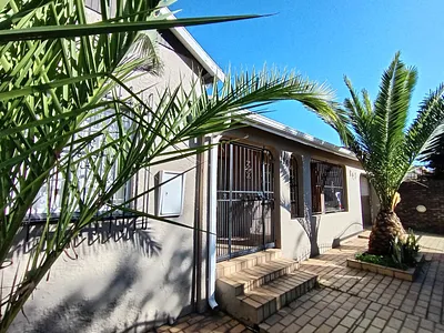 3 Bedroom House For Sale in Johannesburg - ydgt.webp