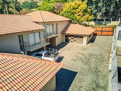 9 Bedroom House For Sale in Bedfordview - AtMN.webp