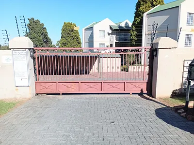 2 Bedroom Apartment For Sale in Roodepoort - Dk3l.webp