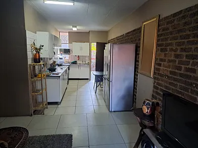 2 Bedroom Apartment For Sale in Pretoria - OvUV.webp