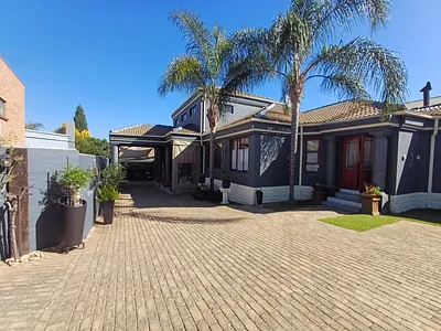 3 Bedroom Townhouse For Sale in Kempton Park - NbS6.webp