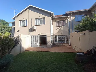 3 Bedroom Townhouse For Sale in Johannesburg - 1sWI.webp