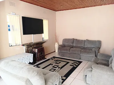 3 Bedroom House For Sale in Roodepoort - oJD8.webp