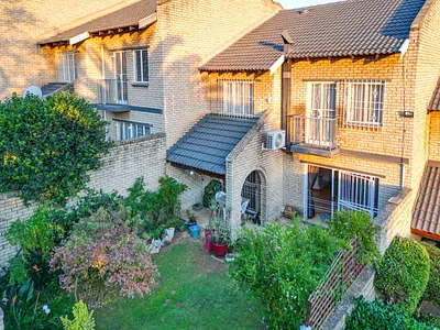 3 Bedroom Townhouse For Sale in Sandton - Ec8N.webp
