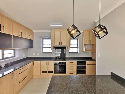 3 Bedroom House For Sale in Port Elizabeth - 8jVG.webp