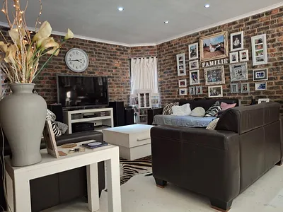 4 Bedroom House For Sale in Cape Town - dkaT.webp