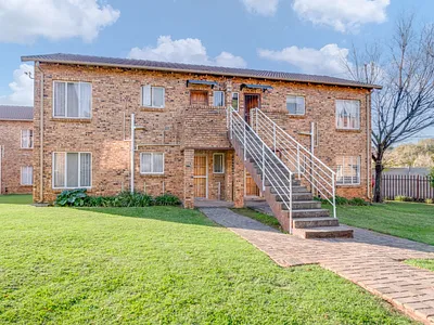 2 Bedroom Apartment For Sale in Roodepoort - pJdB.webp