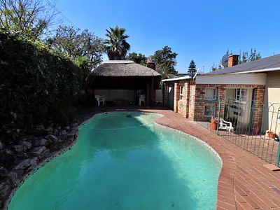 3 Bedroom House For Sale in Germiston - R1oC.webp