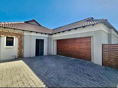 3 Bedroom Townhouse For Sale in Secunda - hVzW.webp