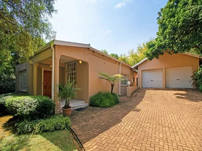 3 Bedroom House For Sale in Bedfordview - Aw92.webp