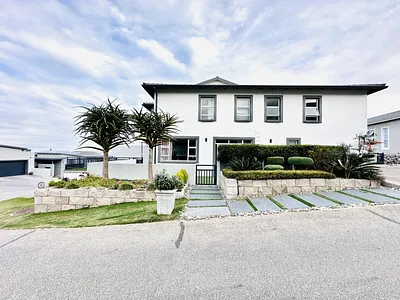 4 Bedroom House For Sale in Mossel Bay - xwSq.webp