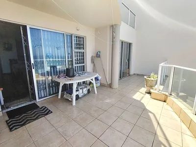 2 Bedroom Townhouse For Sale in Margate - vYOg.webp