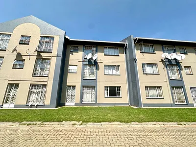 2 Bedroom Apartment For Sale in Kempton Park - kfz3.webp