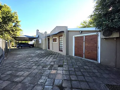 4 Bedroom House For Sale in George - YLFd.webp