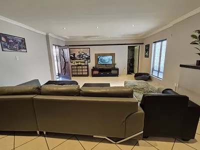 3 Bedroom House For Sale in Germiston - p88s.webp