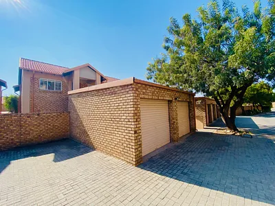 2 Bedroom Apartment For Sale in Centurion - 0uoa.webp