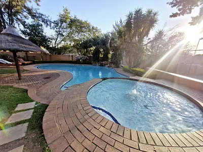 2 Bedroom Apartment For Sale in Sandton - 9Vfq.webp