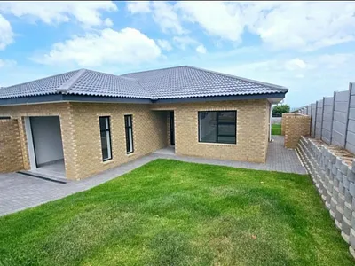 3 Bedroom House For Sale in Mossel Bay - H3dz.webp