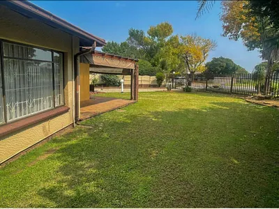 3 Bedroom House For Sale in Germiston - ZkhT.webp