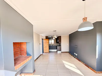 2 Bedroom Townhouse For Sale in Pretoria - 7jLG.webp