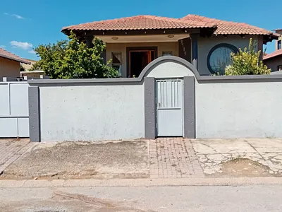 4 Bedroom House For Sale in Roodepoort - Ed4u.webp