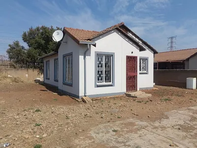3 Bedroom House For Sale in Akasia - UTll.webp