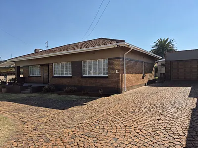 3 Bedroom House For Sale in Germiston - ITZ4.webp