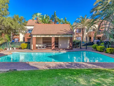 2 Bedroom Townhouse For Sale in Randburg - O7hO.webp