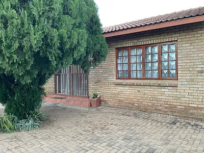 3 Bedroom House For Sale in Polokwane - SqVP.webp