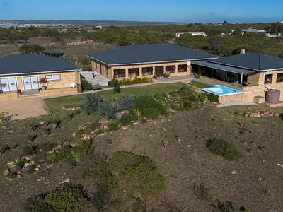 3 Bedroom House For Sale in Mossel Bay - h2b7.webp