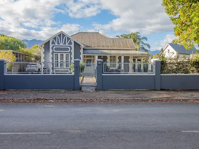 4 Bedroom House For Sale in Robertson - qHVM.webp