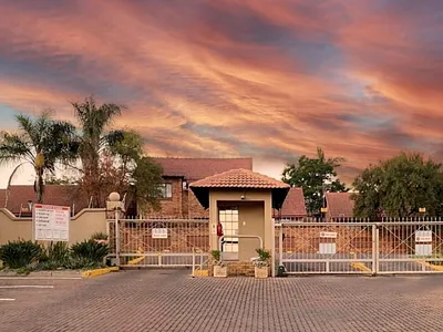 2 Bedroom Townhouse For Sale in Centurion - 1hc1.webp