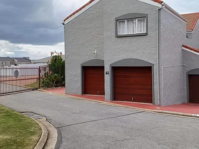 5 Bedroom Townhouse For Sale in Hartenbos - 7Wcx.webp