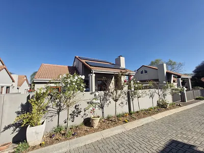 2 Bedroom Townhouse For Sale in Sandton - xpq8.webp