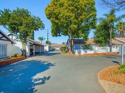 2 Bedroom Townhouse For Sale in Roodepoort - 1c1Y.webp