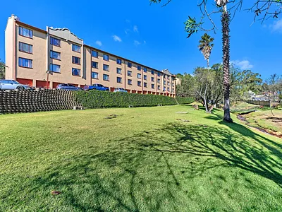 2 Bedroom Apartment For Sale in Roodepoort - YbV0.webp