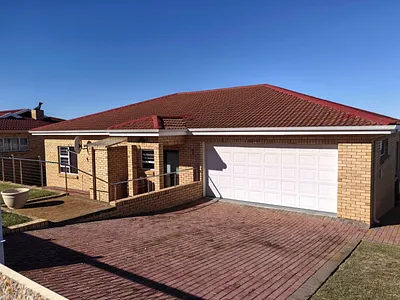 3 Bedroom House For Sale in Mossel Bay - yihv.webp