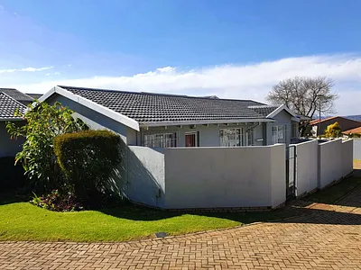 3 Bedroom Townhouse For Sale in Randburg - JhYg.webp