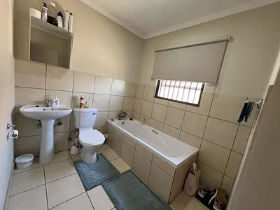 3 Bedroom Townhouse For Sale in Pretoria - UvnI.webp